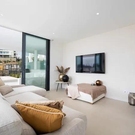 Elegante Oasis Con Piscina Privada