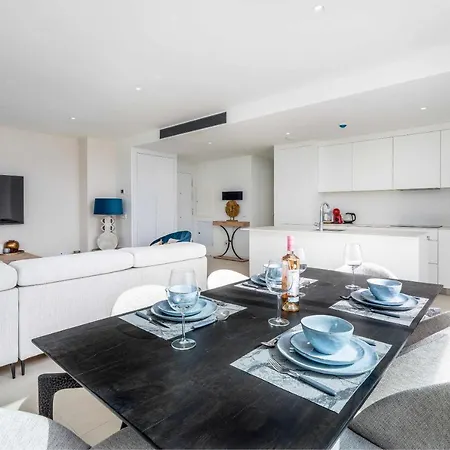 Elegante Oasis Con Piscina Privada